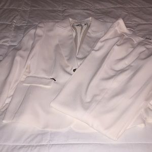 Tahari Arthur Levine Suite